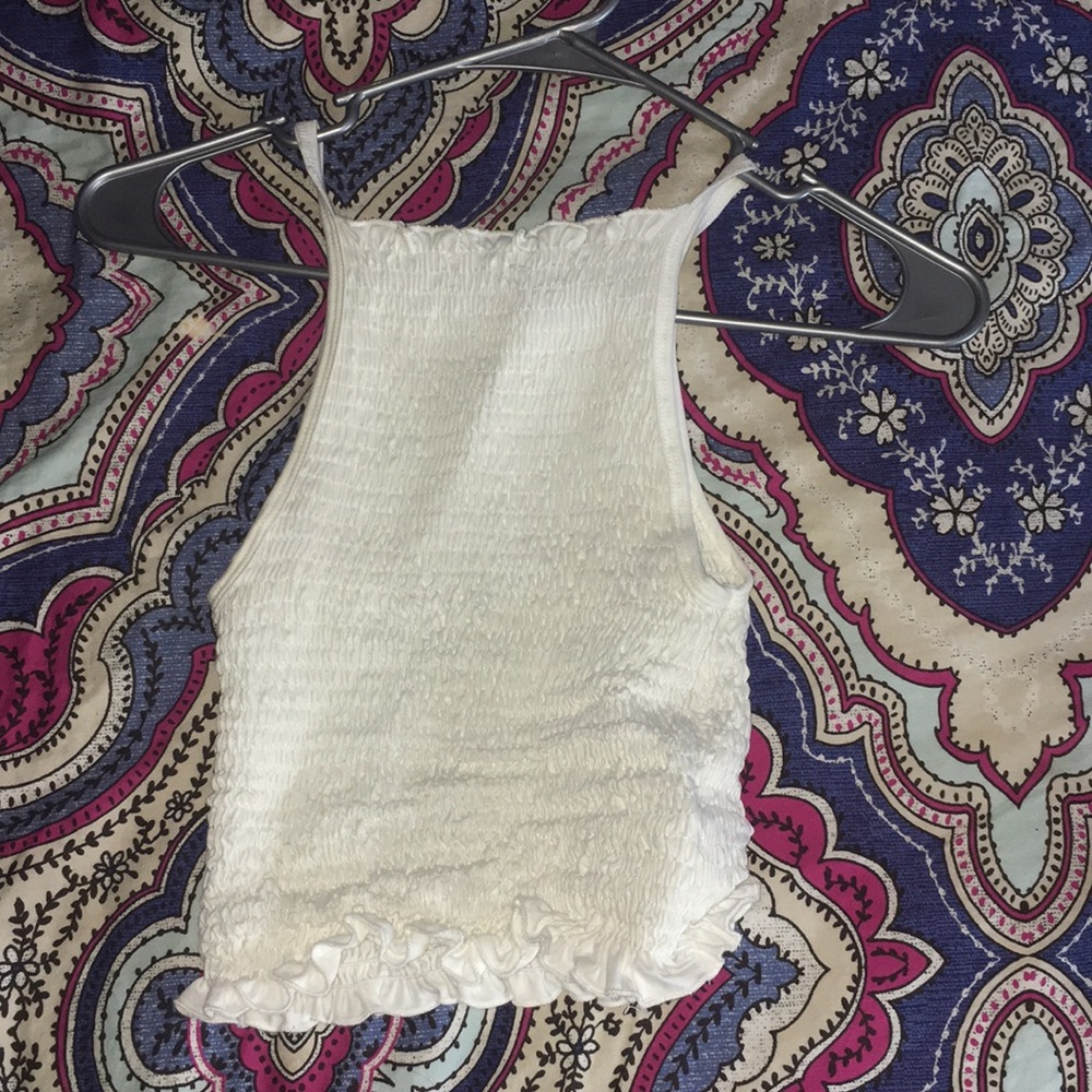 2 tank tops ( 1 black 1 white)